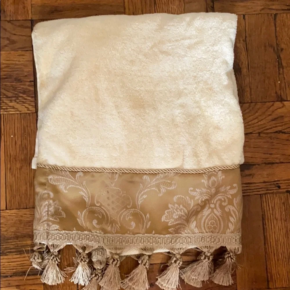 Croscill home yellow & gold bath and hand towel